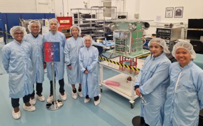 Philippine Government Delegation Visits SSTL to See Progress on MULA Satellite